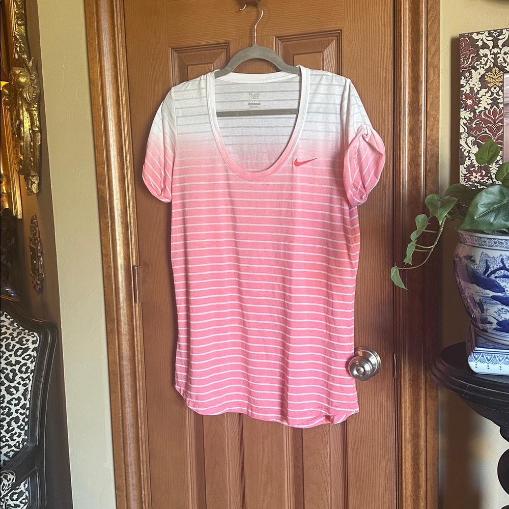 Women’s Nike Pink Gradient Striped Tee, size Large